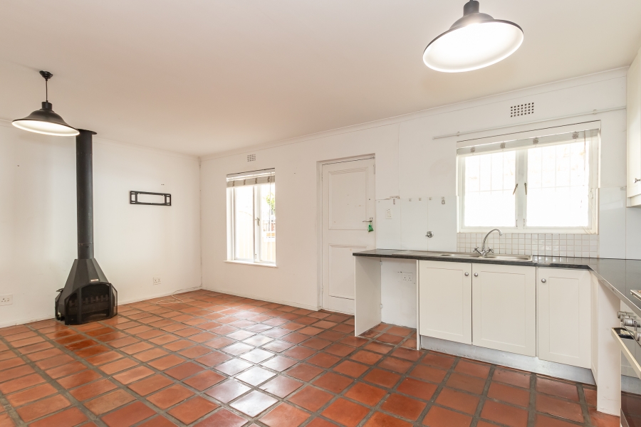 To Let 2 Bedroom Property for Rent in Claremont Village Western Cape